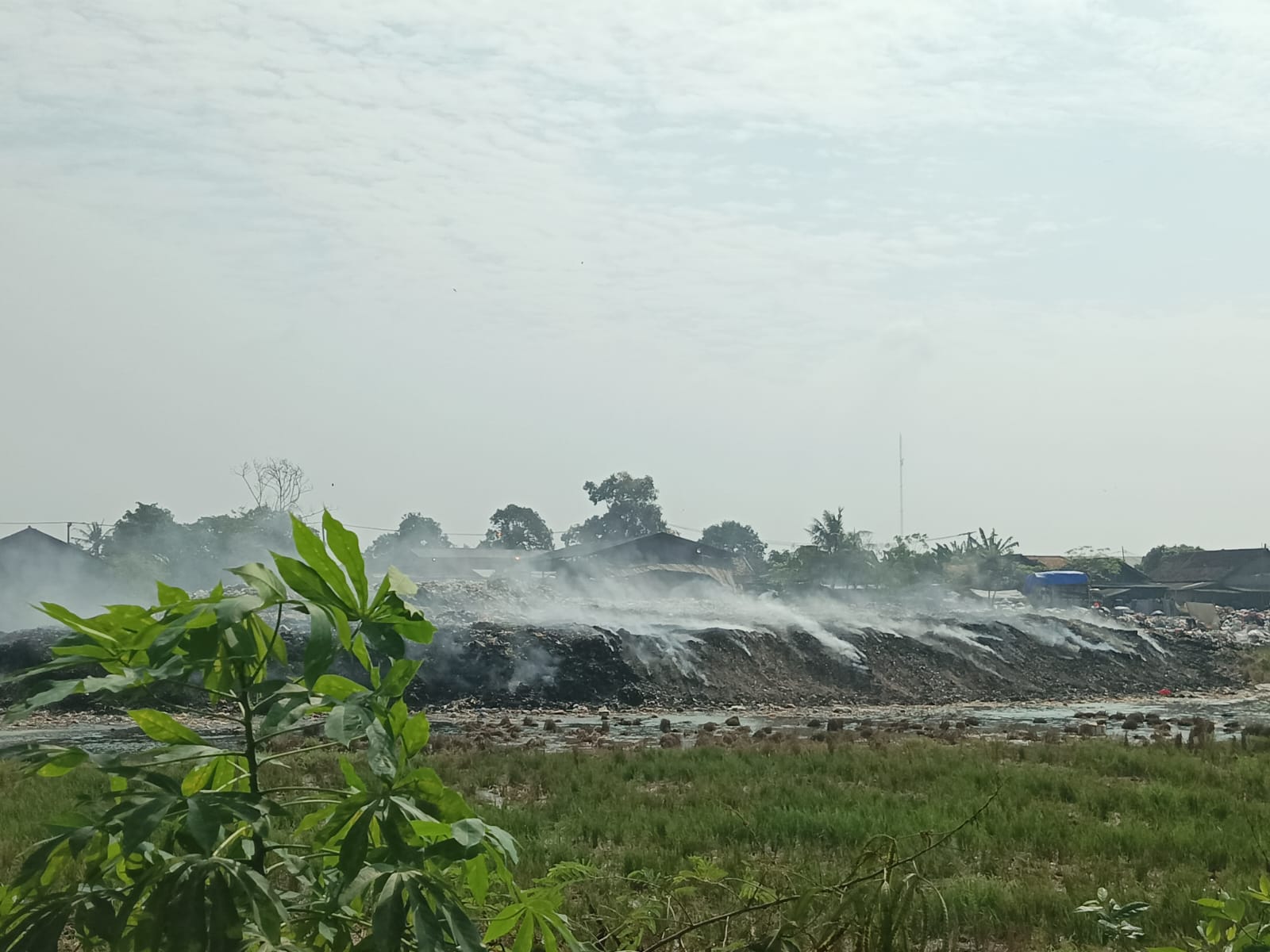 Tempat Pembuangan Akhir (TPA) Liar di Kabupaten Tangerang