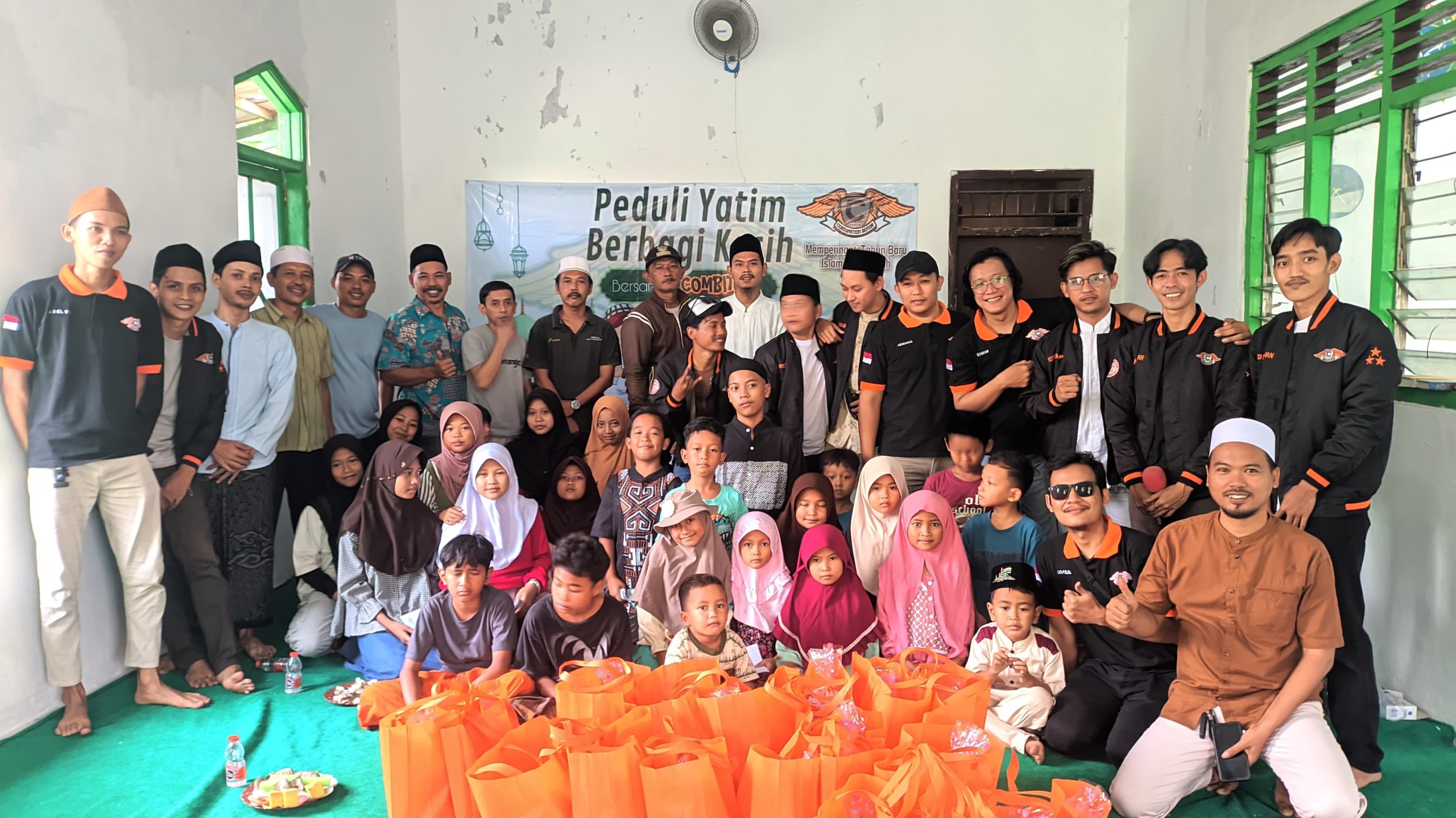 Komunitas Combination Motor (COMBITOR) dan anak-anak yatim piatu