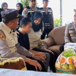 Polres Malang bersama santri berinisial AZR di sebuah pondok pesantren di wilayah Kecamatan Pakisaji, Kabupaten Malang, Jawa Timur. Dokumentasi/ istimewa