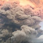 Gunung Lewotobi Laki-Laki Kembali Erupsi, Senin (7/7). Foto: Detik.com