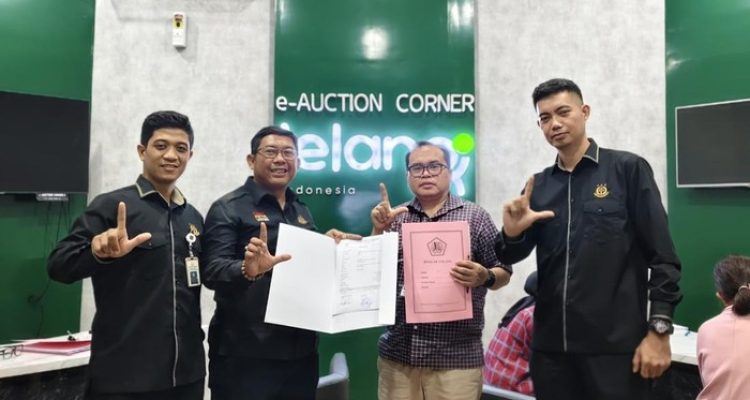 Foto: Kejaksaan Agung (Kejagung) melelang aset sitaan terpidana kasus korupsi dan TPPU Jiwasraya, Benny Tjokrosaputro seluas 171.663 m2 atau 17,1 hektare. (dok. Kejagung)